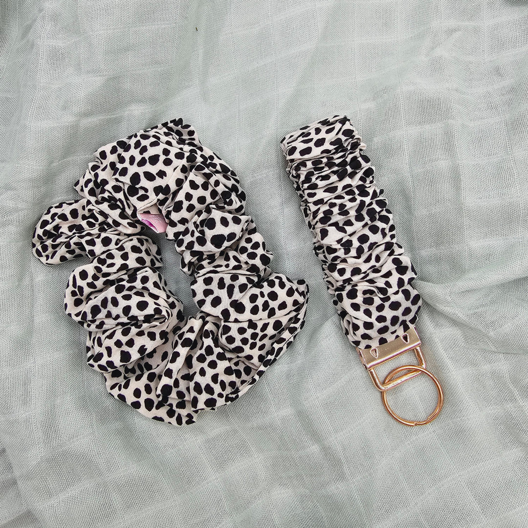 Key Wristlet & Hair Scrunchie Leopard